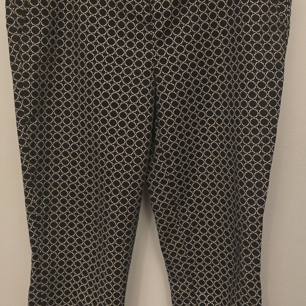 Hilary Radley Geometric Black and White Capris